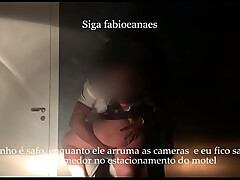 Sensual. Sarro da Hotwife safada com o comedor negã_o dotado na garagem enquanto o corninho prepara o quarto de motel para eu dar gostoso.